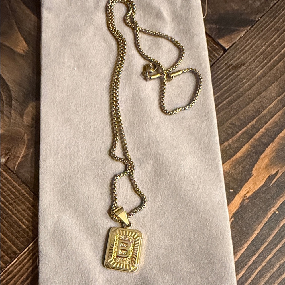 Gold Pendant Necklace